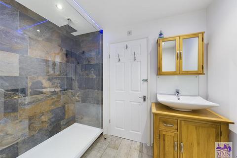 30 Albury Close, Chatham, ME5 8UW