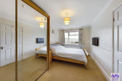 30 Albury Close, Chatham, ME5 8UW