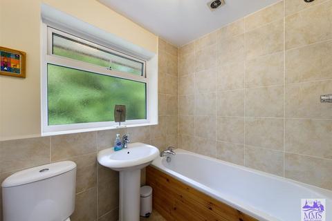 30 Albury Close, Chatham, ME5 8UW