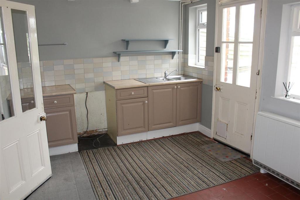 Lutterworth Road, Brinklow, Rugby 2 bed terraced house for sale £239,500