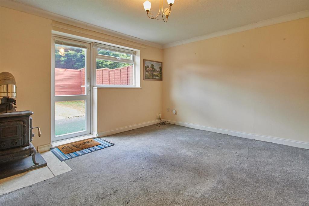 Rear lounge dning room