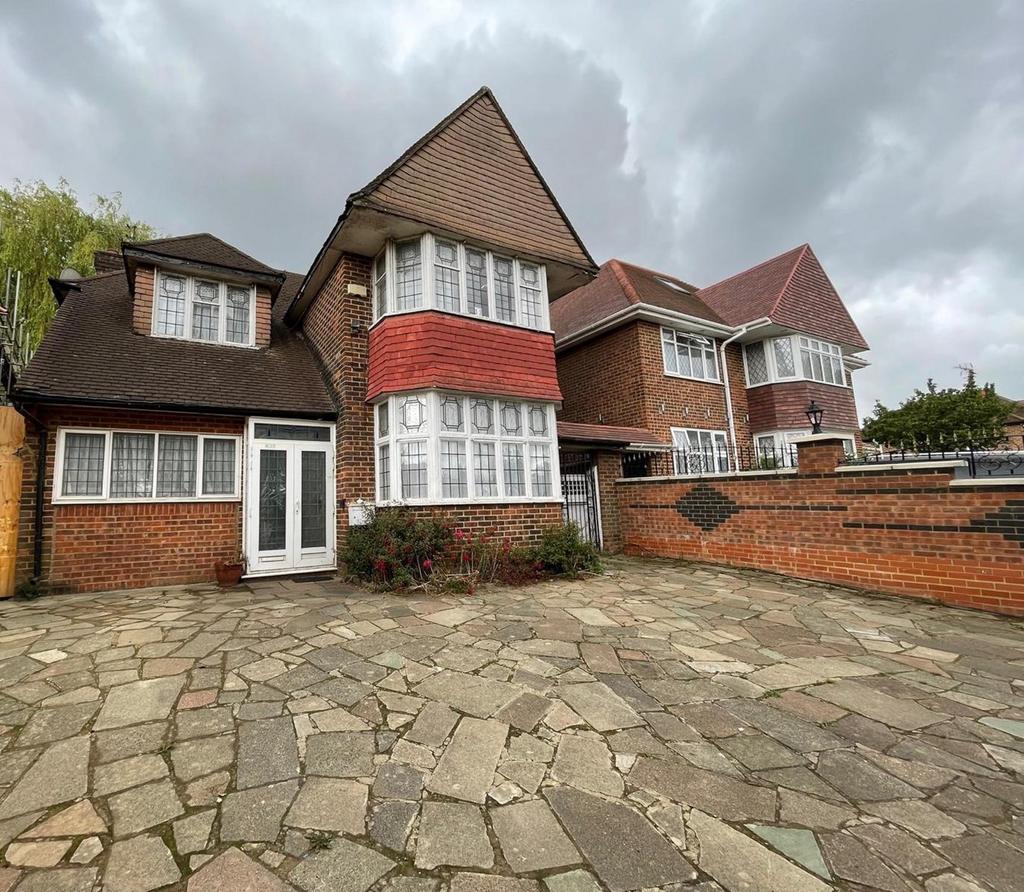Salmon Street, London, NW9 4 bed detached house for sale £1,000,000