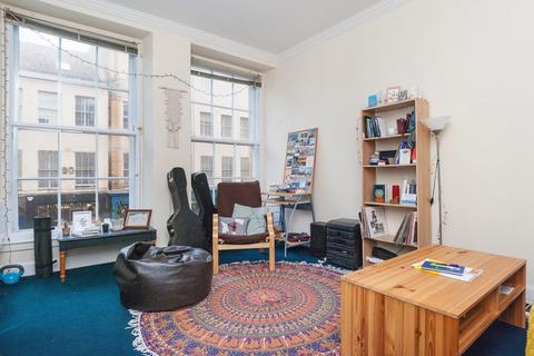 1 bedroom flat to rent, 0647L – South Bridge, Edinburgh, EH1 1LL