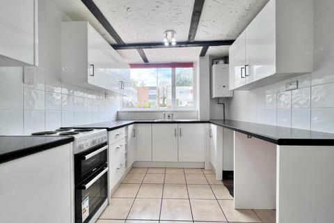 3 bedroom end of terrace house to rent, Watten Court, Milton Keynes MK2