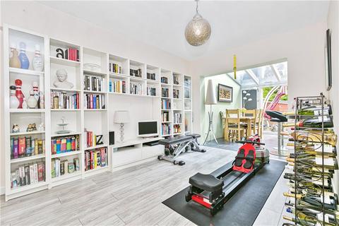 26 Heathside, Hounslow, TW4 5NN