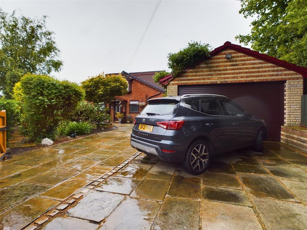 Roseland Close, Lydiate, Merseyside 3 bed semidetached bungalow £320,000