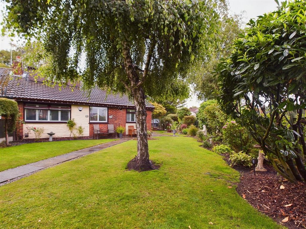 Roseland Close, Lydiate, Merseyside 3 bed semidetached bungalow £320,000