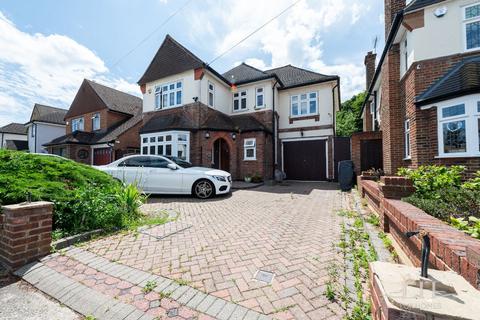 4 bedroom detached house for sale, Links Avenue, Romford