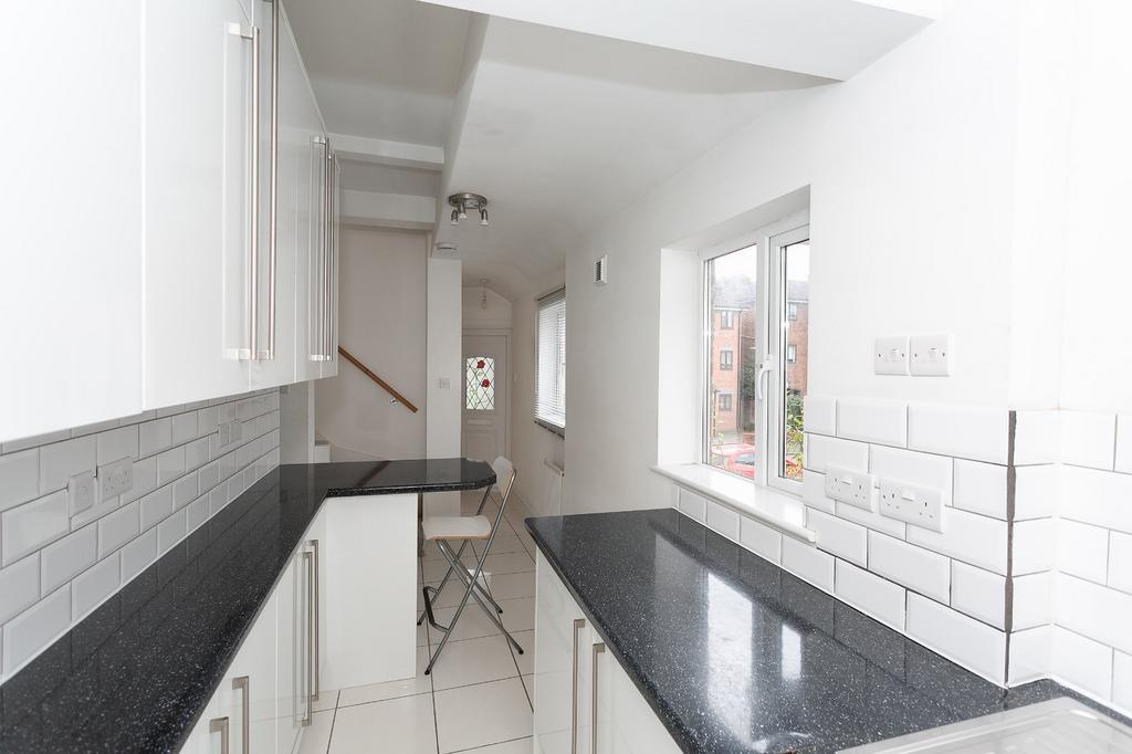 Essex Road, Watford, Herts, WD17 1 bed £1,400 pcm (£323 pw)