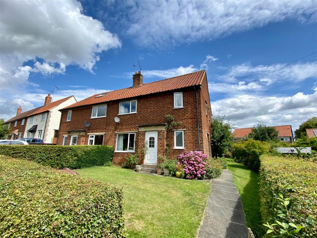 Clifford Moor Avenue Wetherby Ls23 3 Bed Semi Detached House £259 950