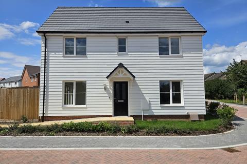 3 bedroom detached house to rent, Lakeside Drive, Gillingham, Dorset, SP8