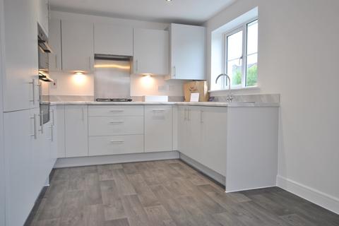 3 bedroom detached house to rent, Lakeside Drive, Gillingham, Dorset, SP8
