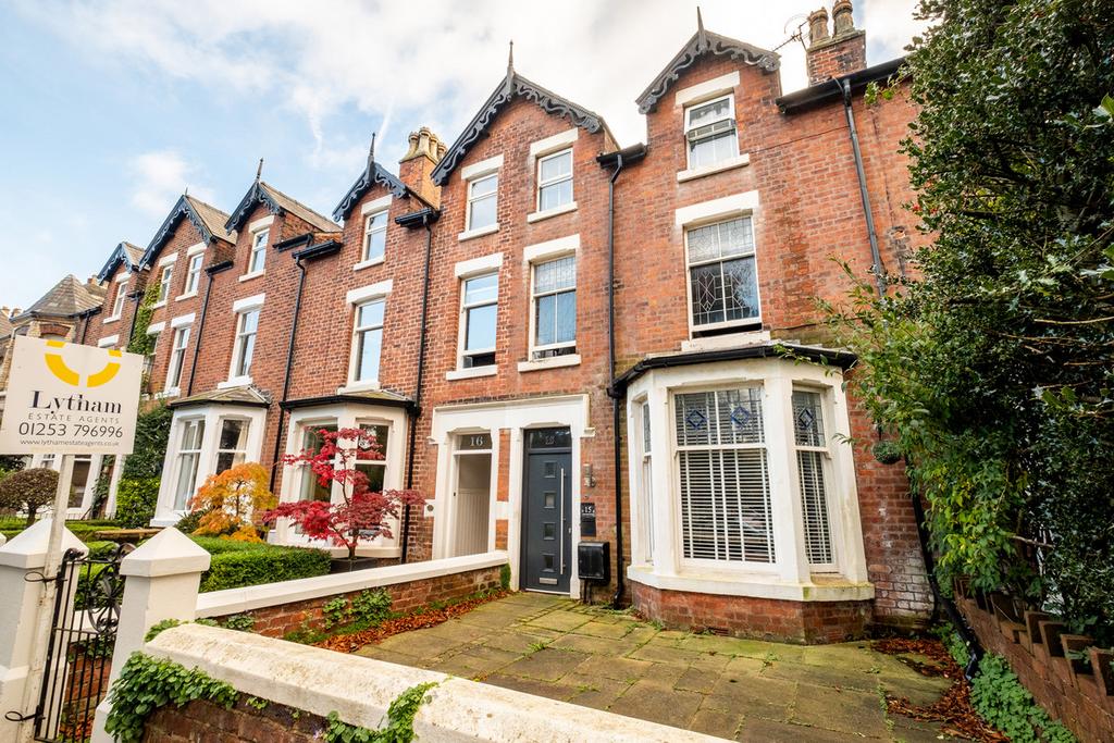 Cleveland Road, Lytham, FY8 4 bed terraced house for sale £524,000