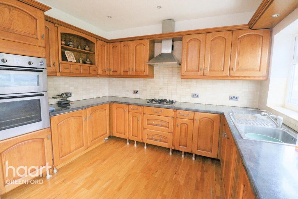 Gresham Road, Hounslow 3 bed semidetached house for sale £600,000
