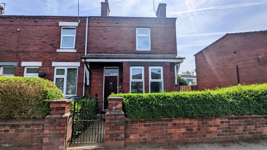 High Street, Skelmersdale WN8 2 bed end of terrace house for sale £