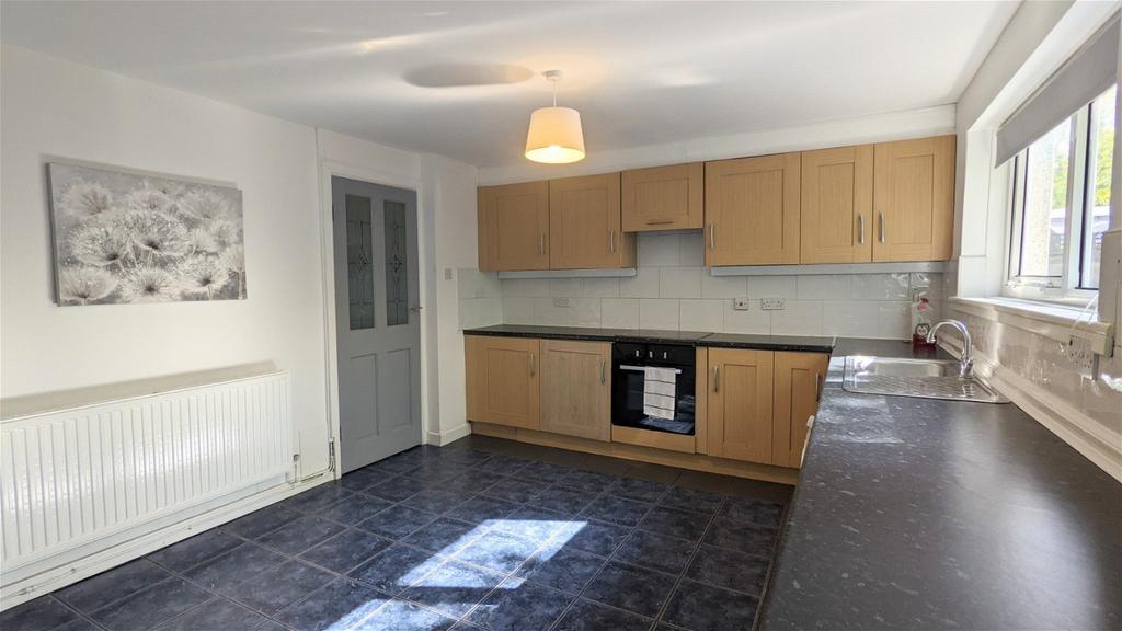Enstone, Skelmersdale WN8 3 bed end of terrace house £98,000