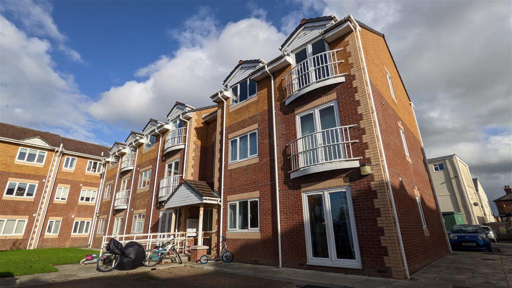 Ormskirk L40 2 bed apartment for sale £105,000