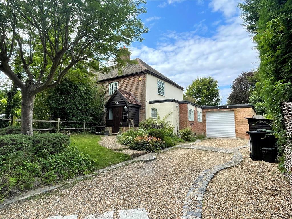 Hollymeoak Road, Coulsdon, Surrey, CR5 3 bed semidetached house £