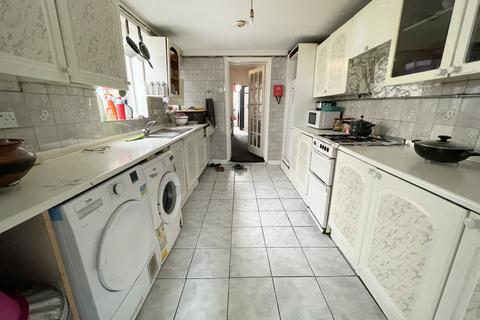 3 bedroom terraced house for sale, Queens Road,  Southall, UB2