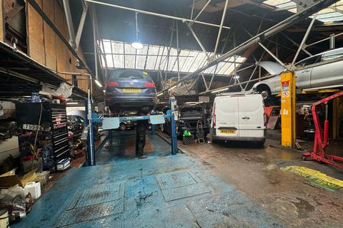 Industrial unit to rent, 96a South End, Croydon, Surrey, CR0