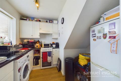 1 bedroom terraced house to rent, Sycamore Gardens, Colliers Wood, CR4