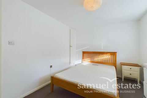 1 bedroom terraced house to rent, Sycamore Gardens, Colliers Wood, CR4