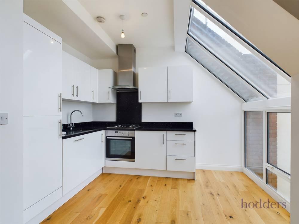 Flat 8 Heriot House, 8890 Guildford Street, Chertsey, Surrey, KT16 1