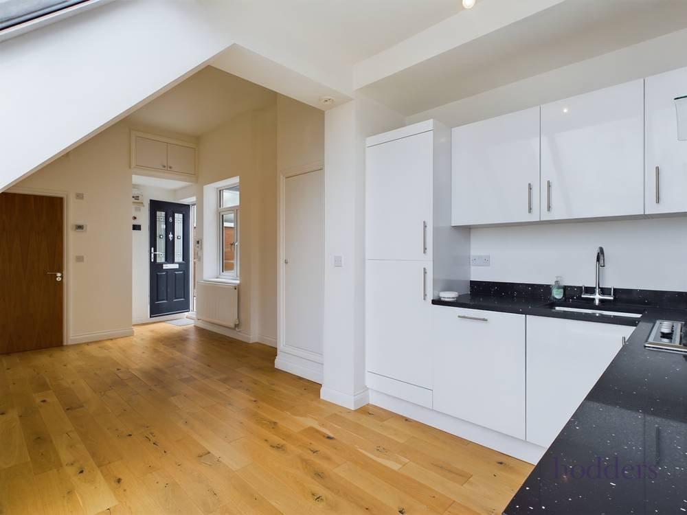 Flat 8 Heriot House, 8890 Guildford Street, Chertsey, Surrey, KT16 1