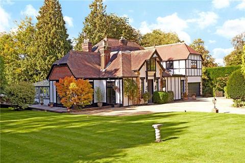 6 bedroom detached house for sale - Hillcrest, Dormans Park, East Grinstead, Surrey, RH19
