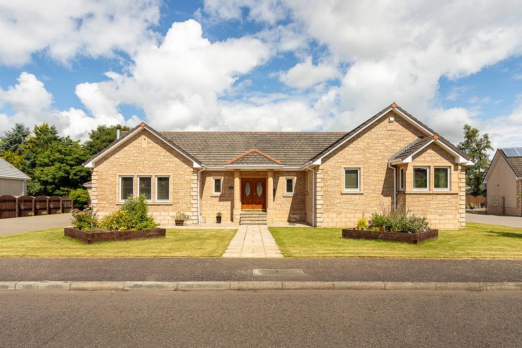 5 Kellieside Park, Kinross, KY13 0NR 3 bed bungalow £535,000