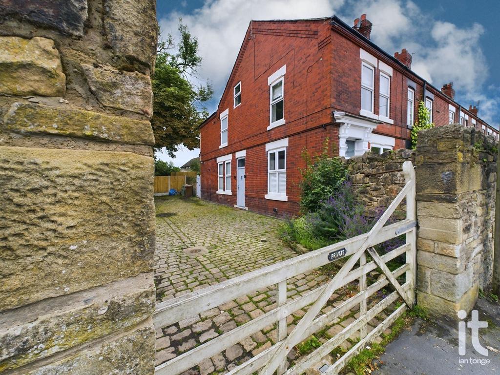 Buxton Road, High Lane, Stockport, SK6 3 bed end of terrace house for