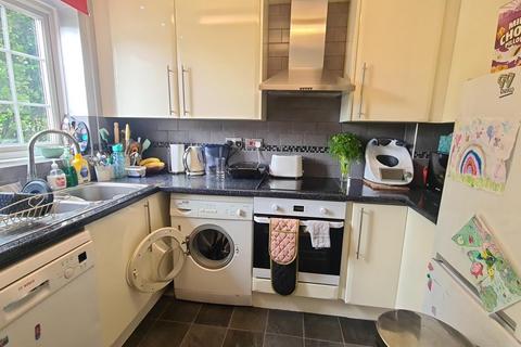 2 bedroom terraced house to rent, Cemetery Road, Houghton Regis, LU5