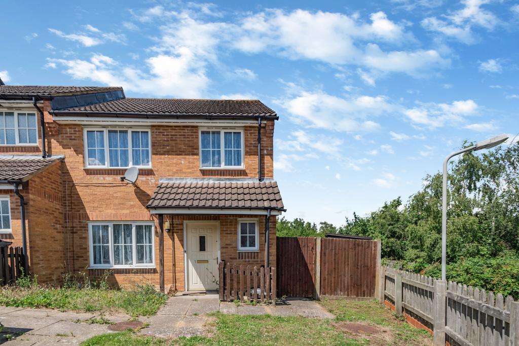 Cedar Drive, Chesham 3 bed end of terrace house for sale £425,000