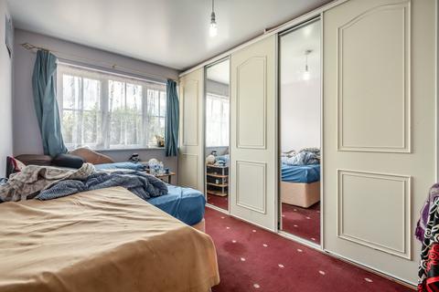 7 Cedar Drive, Chesham, HP5 2GW