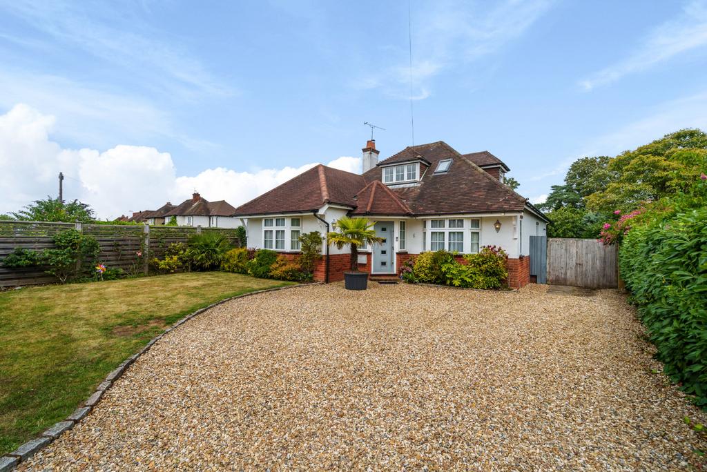 Little Green Lane, Farnham, GU9 4 bed detached house £765,000