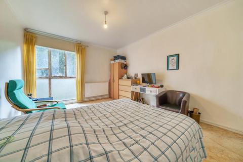 Flat 19, Winchester House Hallfield Estate, London, W2 6EA