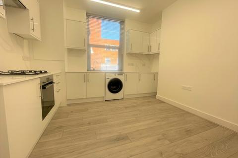 4 bedroom flat to rent, Seven Sisters Road, Finsbury Park, N4