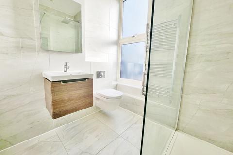 2 bedroom apartment for sale, Kingsbridge House, Marsh Road, Pinner