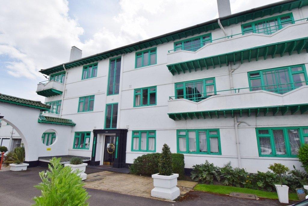 Elm Park Road,Pinner,HA5 3LJ 2 bed ground floor flat for sale £379,950