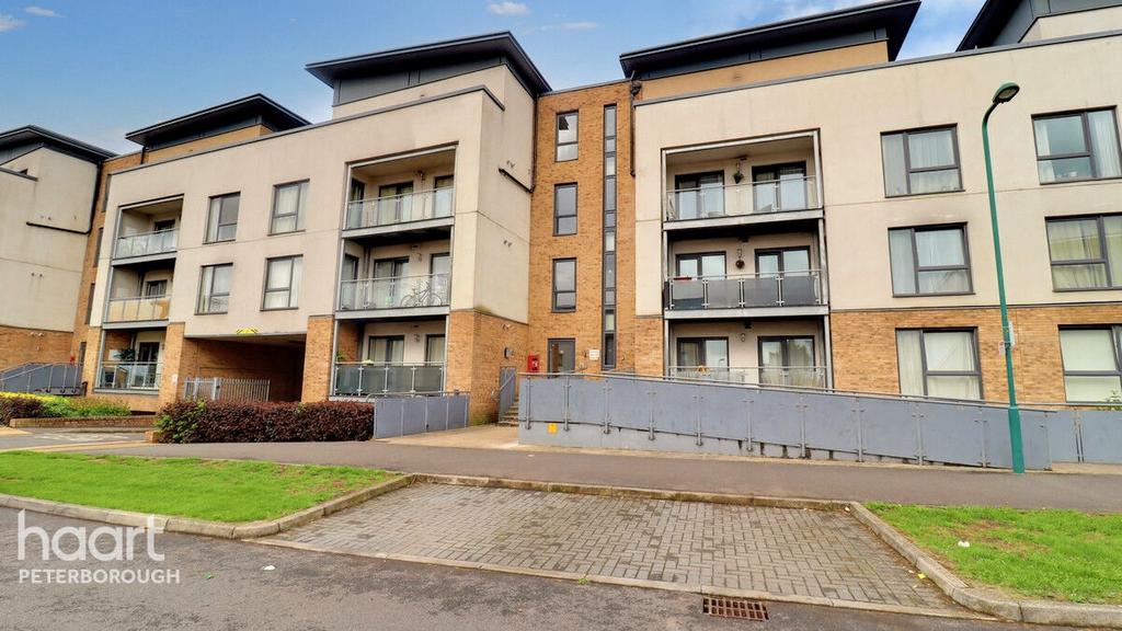 Hammonds Drive, Peterborough 2 bed apartment for sale £145,000