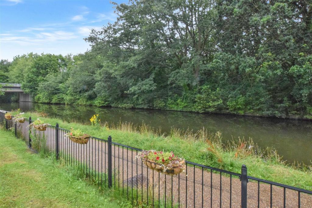 Knott Mill Way, Castlefields, Runcorn, Cheshire, WA7 2XH 4 bed semi