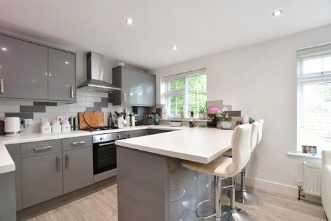 3 Woodhatch, Southwater, Horsham, RH13 9TU