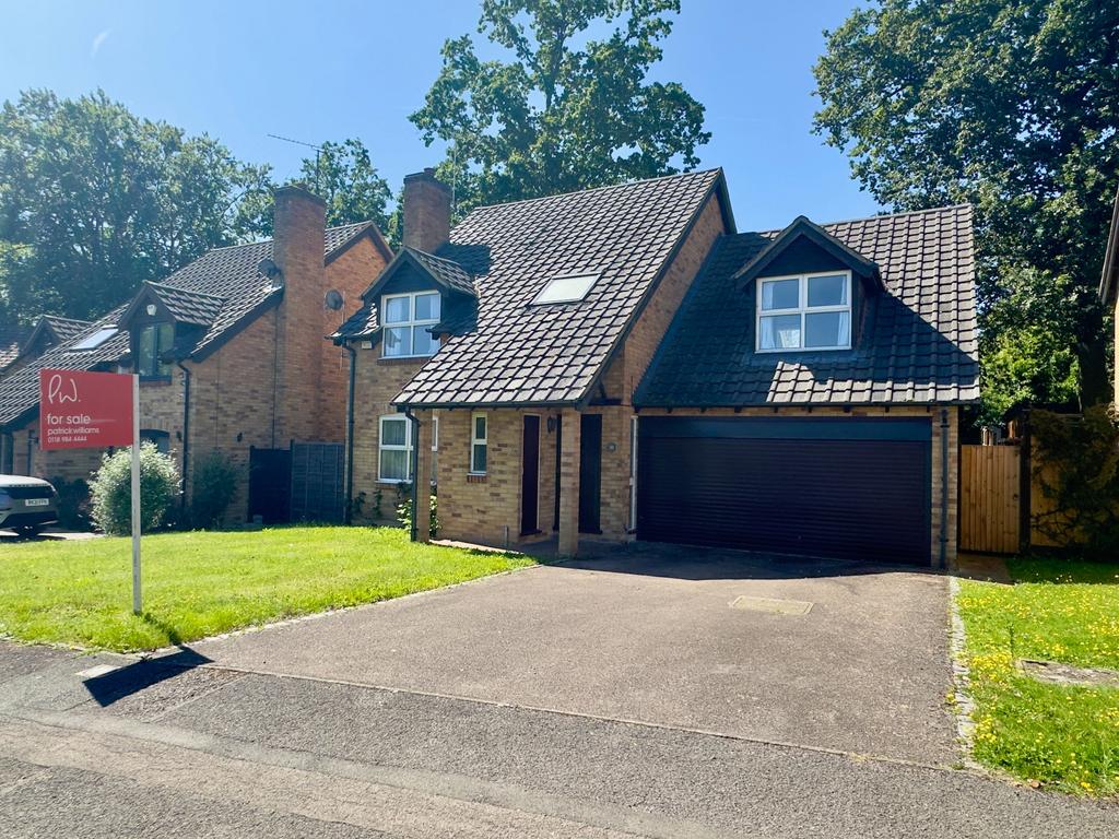 Hazel Road, Purley on Thames, RG8 4 bed detached house for sale £700,000
