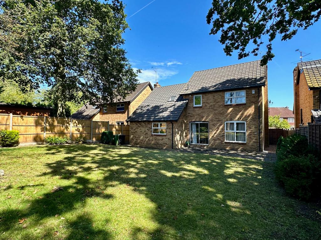 Hazel Road, Purley on Thames, RG8 4 bed detached house for sale £675,000