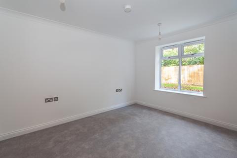 2 bedroom flat for sale, 2 Cavell Court, Woodbridge, IP12 1FR