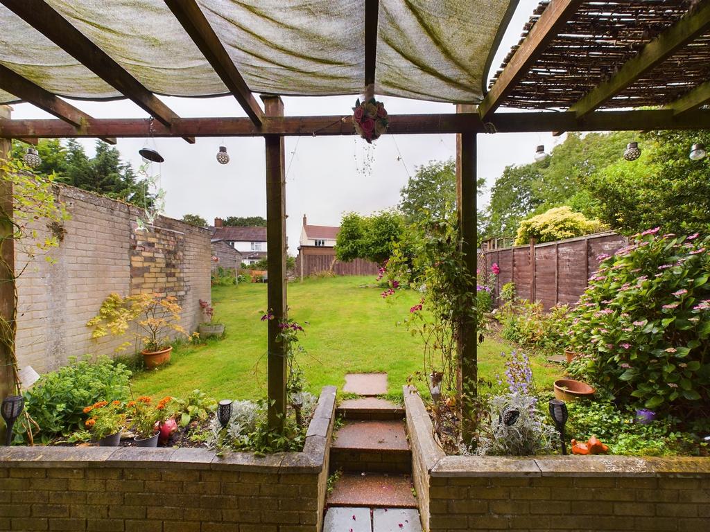 Hatters Lane, High 3 bed semidetached house £375,000