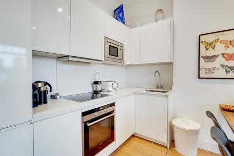 2 bedroom apartment to rent, Egerton Gardens, Knightsbridge, London, UK, SW3