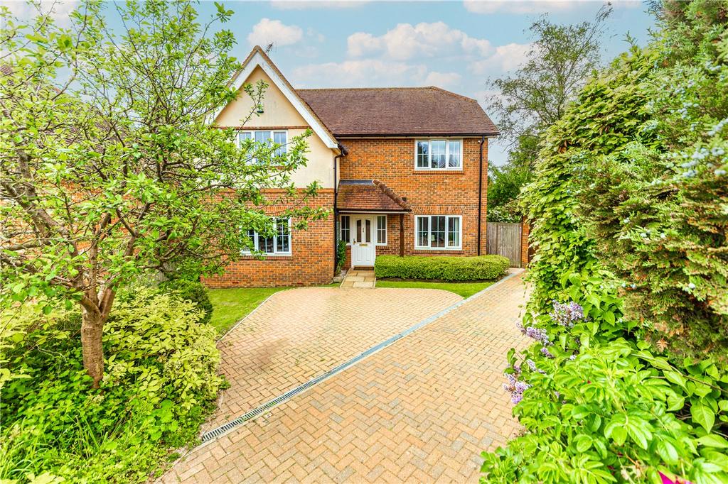Devey Close, Knebworth, Hertfordshire 4 bed detached house for sale £