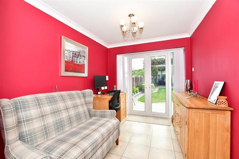 3 Beulah Road, Hornchurch, RM12 4YR