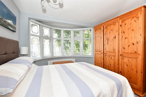 3 Beulah Road, Hornchurch, RM12 4YR